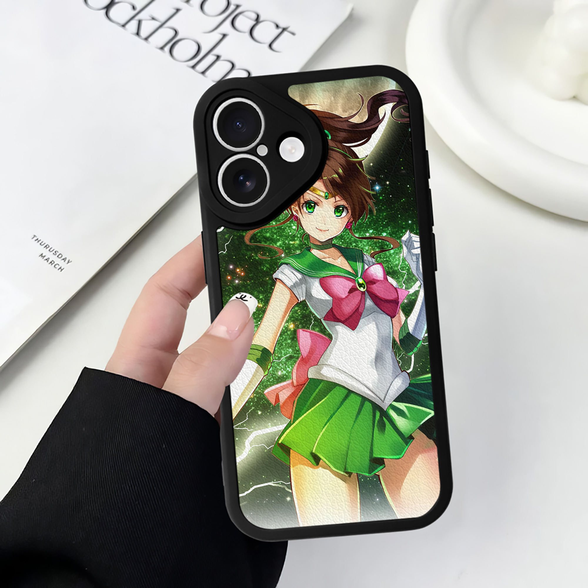 （画像用） 美少女戦士セーラームーン Sailor Moon 【iPhone 16シリーズ対応】シリコンスマホケース（レザー調） 材質：シリコン